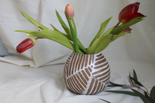 Load image into Gallery viewer, Round Pattern Line Vase
